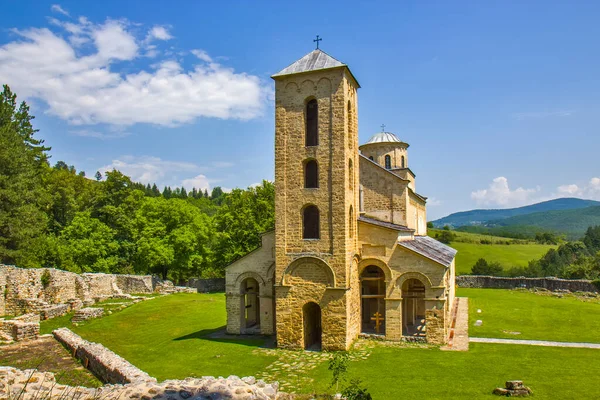 Nova Varos Yakınlarındaki Sırbistan Daki Sopocani Manastırı — Stok fotoğraf