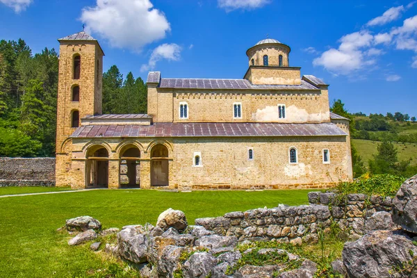 Nova Varos Yakınlarındaki Sırbistan Daki Sopocani Manastırı — Stok fotoğraf