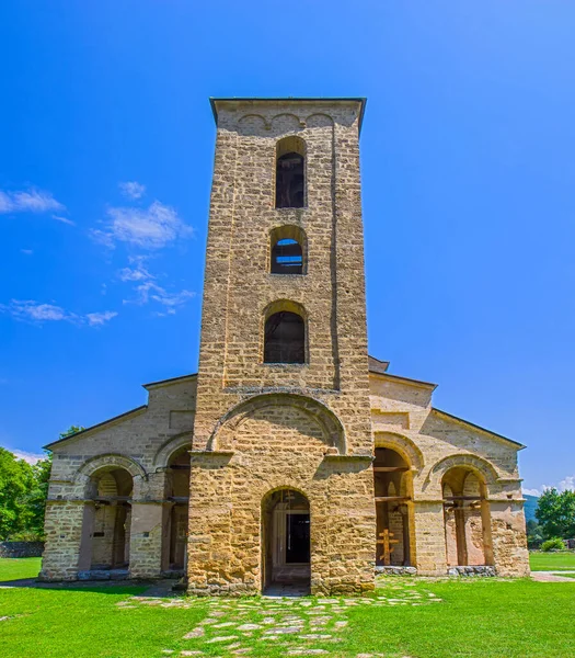 Nova Varos Yakınlarındaki Sırbistan Daki Sopocani Manastırı — Stok fotoğraf