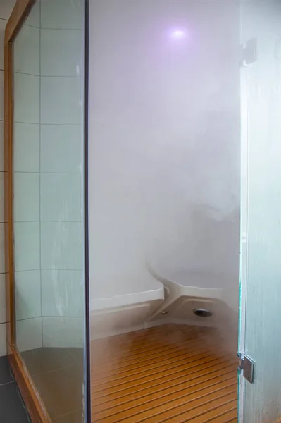 Modern Gőzfürdő Fürdőszobában — Stock Fotó