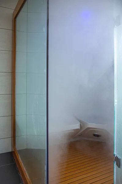 Modern Gőzfürdő Fürdőszobában — Stock Fotó