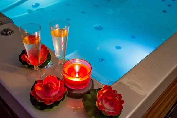 Romantikus Éjszaka Fürdőkádban — Stock Fotó