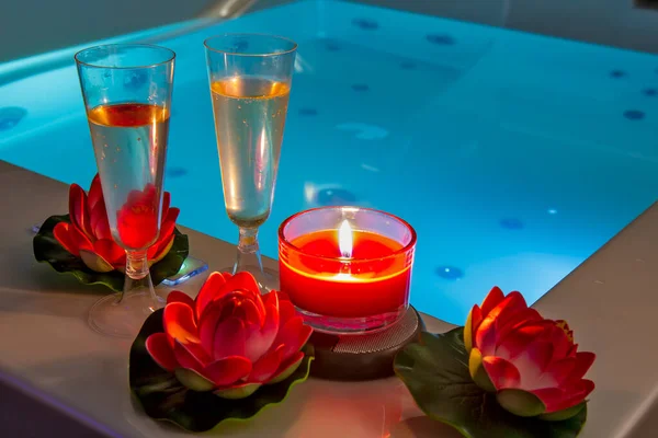 浪漫的夜晚在浴缸里 — 图库照片