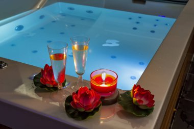 Küvette romantik bir gece.