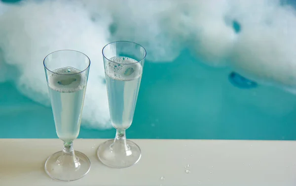 Шампанські Окуляри Гарячій Ванні — стокове фото