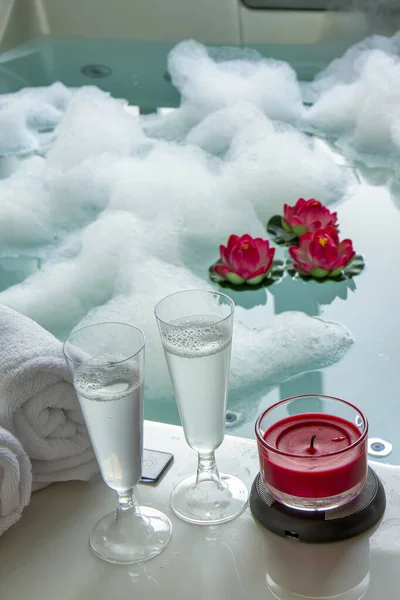 Champagne Glasses Hot Tub — Stock Photo, Image