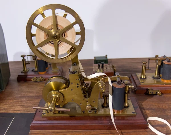 Винтажная телеграфная машина Морзе — стоковое фото