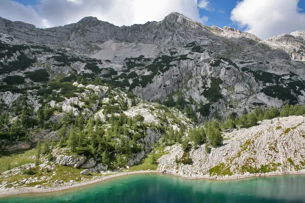 Klarer See in den Alpen — Stockfoto