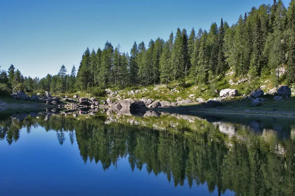 Triglav-Seen in den Julischen Alpen im Sommer — Stockfoto