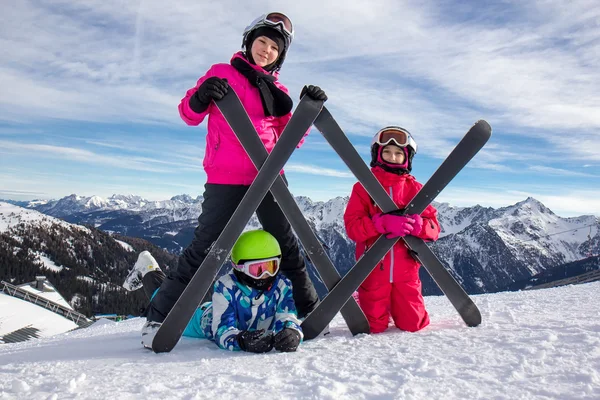 Meninas na neve — Fotografia de Stock