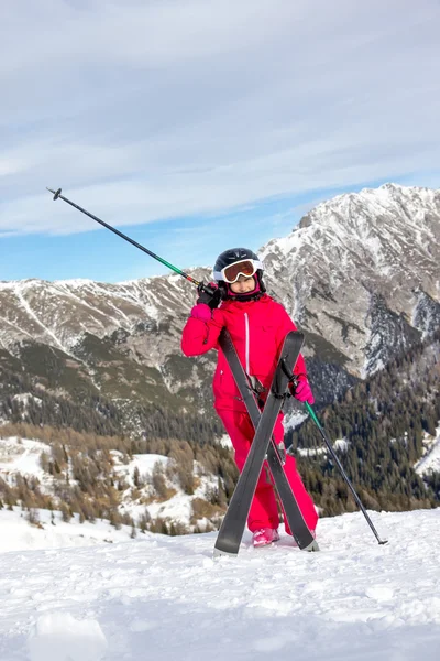 스키 슬로프에 소녀 — 스톡 사진