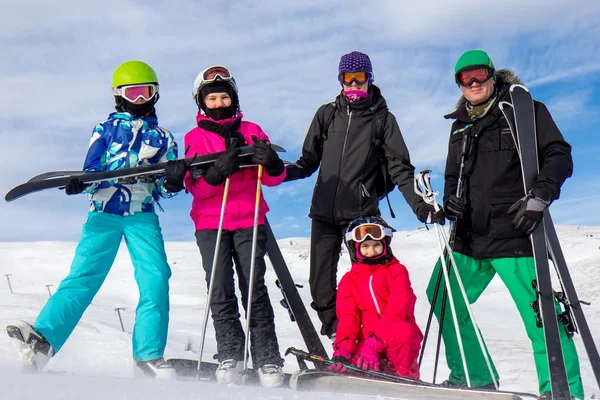 Family on the skiing — Stock Photo, Image