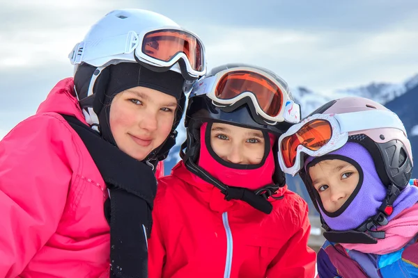 Les filles sur le ski — Photo