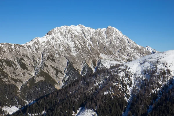 Hoge berg in de Alpen — Stockfoto