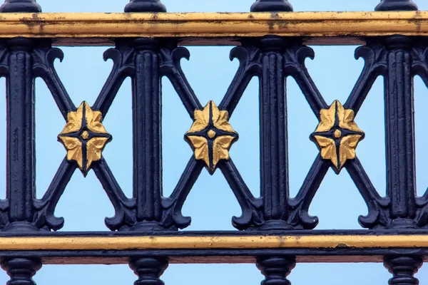 Detail from entrance gate in Buckingham palace — Stock Photo, Image