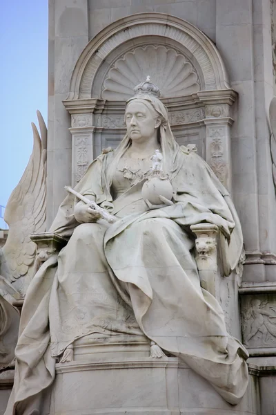 伦敦-维多利亚女王纪念碑 — 图库照片