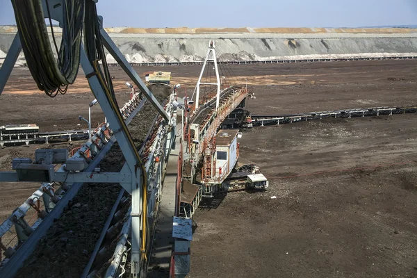 Bir kömür madeni bir dev Ekskavatör — Stok fotoğraf