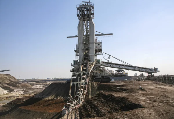 A giant excavator in a coal mine — Stock Photo, Image