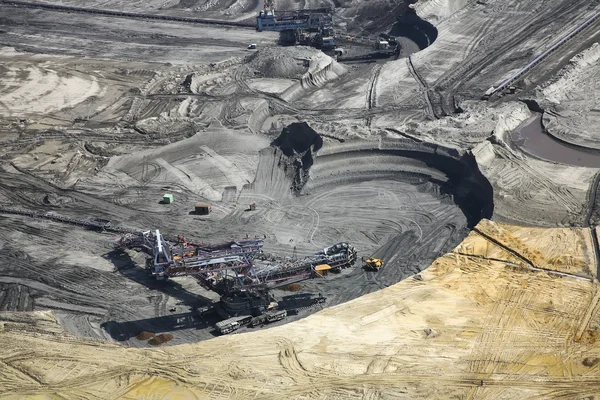 Grandes excavadoras en mina de carbón, vista aérea —  Fotos de Stock