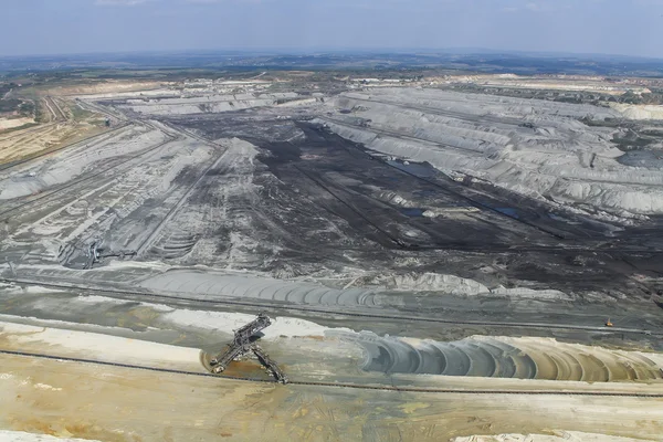 Grandes excavadoras en mina de carbón, vista aérea — Foto de Stock