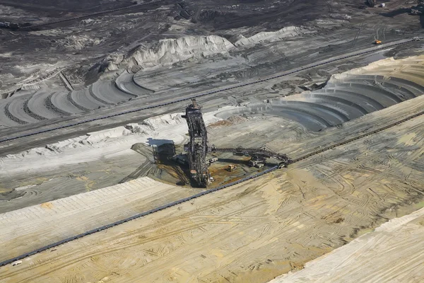 Großbagger im Kohlebergwerk, Luftaufnahme — Stockfoto