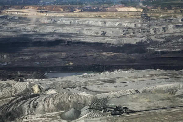Grandes excavadoras en mina de carbón, vista aérea — Foto de Stock