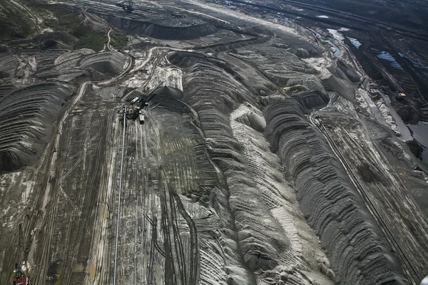 Grandes escavadeiras em mina de carvão, vista aérea — Fotografia de Stock