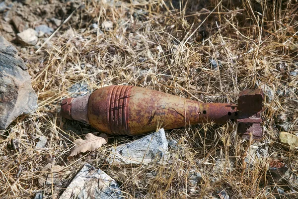 Unexploded projectile in the field — Stock Photo, Image