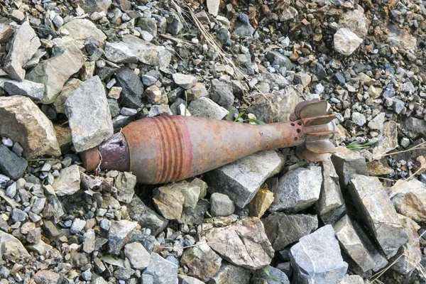 Unexploded projectile in the field — Stock Photo, Image