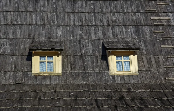 지붕 및 창 — 스톡 사진