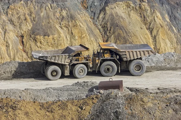 Dumper in open pit — Stock Photo, Image