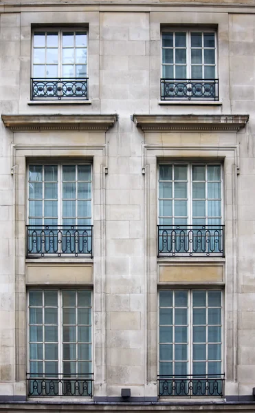 Londyn windows — Zdjęcie stockowe