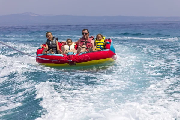 Family ride on the sea — Stock Photo, Image