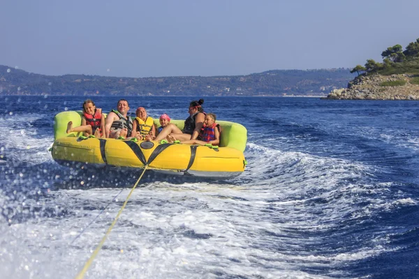 Family ride on the sea — Stock Photo, Image