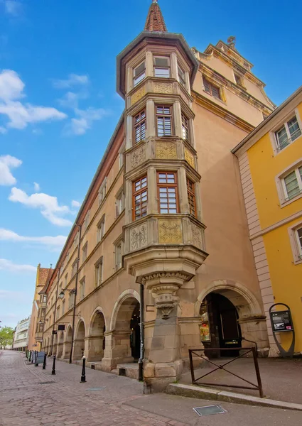 Colmar 'daki Kadimlerin Protestan kilisesinin tarihi ön cephesi