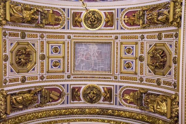 Teto na Catedral de São Isaac, São Petersburgo, Rússia — Fotografia de Stock