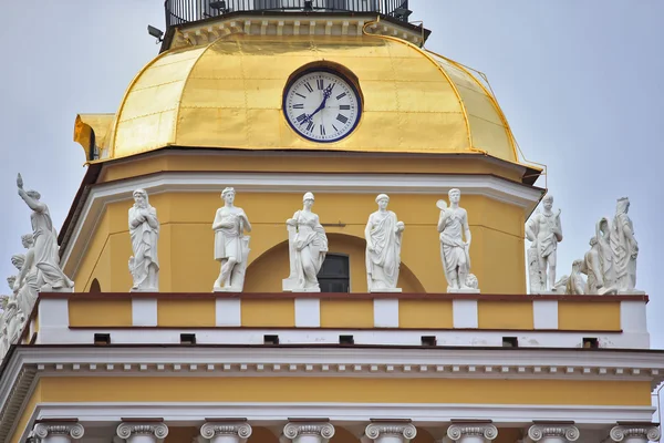 Saint Petersburg'da bina admiralty — Stok fotoğraf