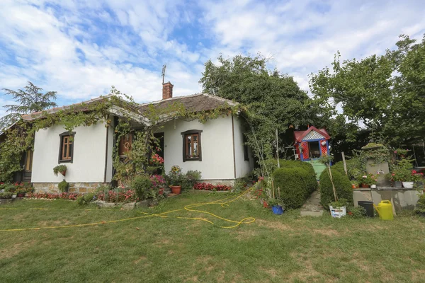 Oud huis in Servië — Stockfoto