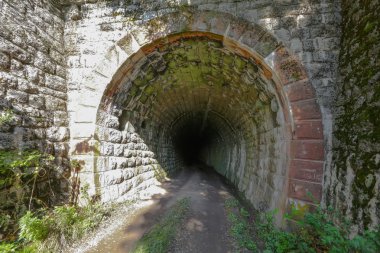 Eski terk edilmiş tünel
