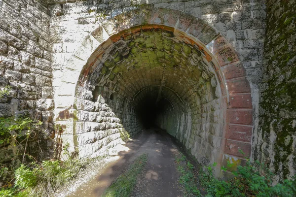Antiguo túnel abandonado — Foto de Stock
