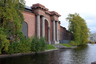Rusya 'daki Saint Petersburg' daki New Holland adasının kemerinin görüntüsü.
