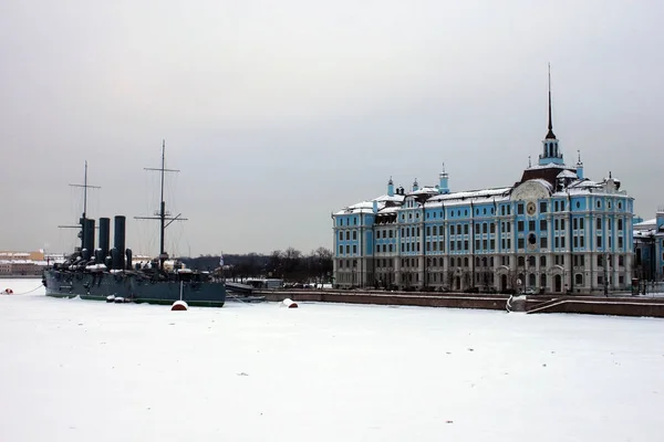 Widok Krążownik Aurora Szkołę Marynarki Wojennej Nakhimov Wału Pirogovskaya Sankt — Zdjęcie stockowe