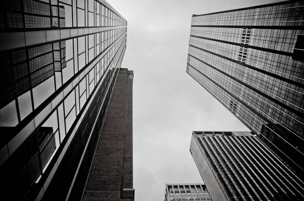 Buscando rascacielos Manhattan Midtown, Nueva York —  Fotos de Stock