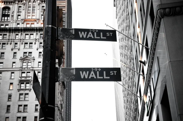 Looking up Manhattan Midtown skyscrapers, New York City — Stock Photo, Image