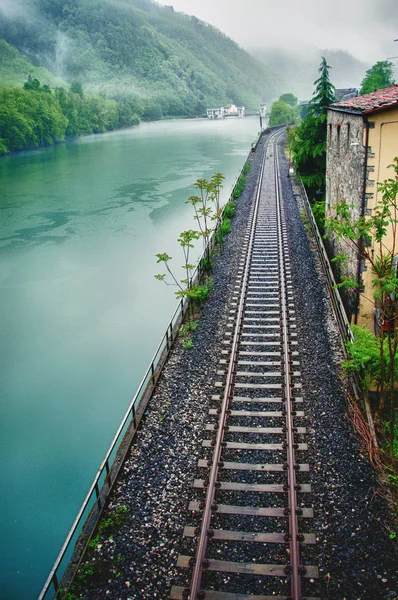 tirano kırmızı trenden Switzerland.