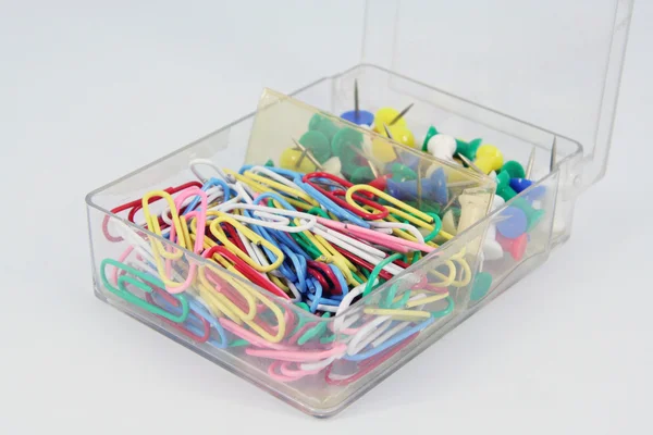 Paper clips in verschillende kleuren. — Stockfoto