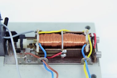 Elektromıknatıs. Küçük elektrikli mıknatıs.