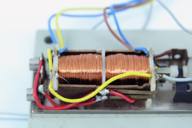 Elektromıknatıs. Küçük elektrikli mıknatıs.