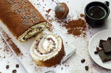 Tiramisu-ish Chiffon Swiss Roll. Chiffon Pasta Yuvarlaması. 