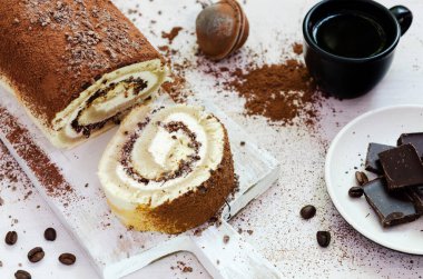 Tiramisu-ish Chiffon Swiss Roll . Chiffon Pasta Yuvarlaması.